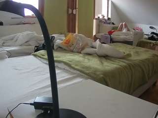 voyeurcam-julmodels-bed-2's CamSoda show and profile