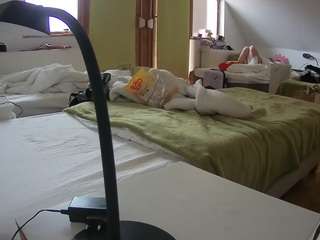 voyeurcam-julmodels-bed-2's CamSoda show and profile