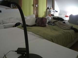 voyeurcam-julmodels-bed-2
