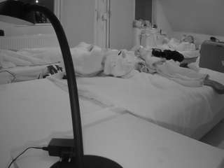 voyeurcam-julmodels-bed-2