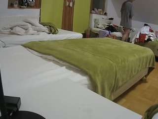 voyeurcam-julmodels-bed-2 Flashing live webcam