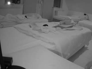 voyeurcam-julmodels-bed-2 webcam model
