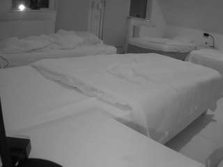 voyeurcam-julmodels-bed-2