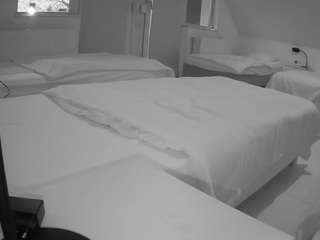voyeurcam-julmodels-bed-2