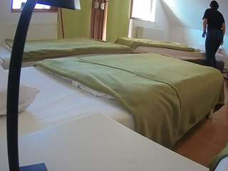 voyeurcam-julmodels-bed-2