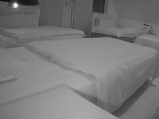voyeurcam-julmodels-bed-2