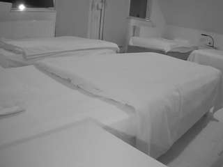 voyeurcam-julmodels-bed-2
