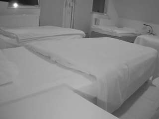 voyeurcam-julmodels-bed-2