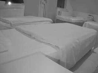 voyeurcam-julmodels-bed-2