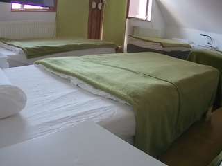 voyeurcam-julmodels-bed-2