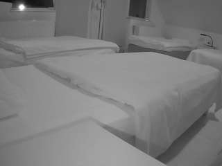voyeurcam-julmodels-bed-2