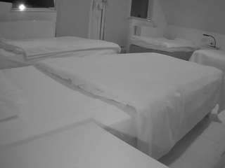 voyeurcam-julmodels-bed-2