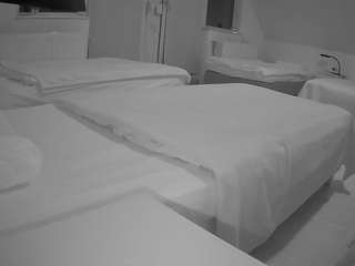 voyeurcam-julmodels-bed-2