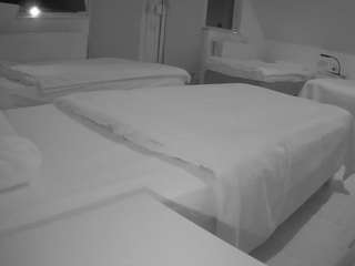 voyeurcam-julmodels-bed-2