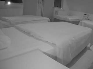 voyeurcam-julmodels-bed-2
