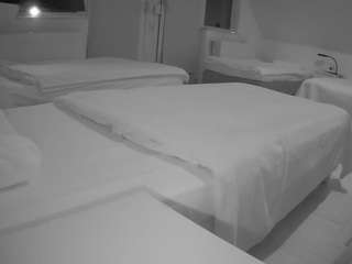 voyeurcam-julmodels-bed-2