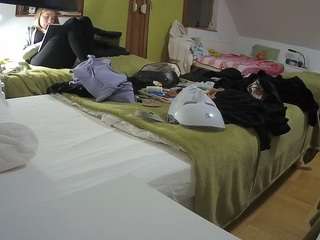 voyeurcam-julmodels-bed-2 webcam