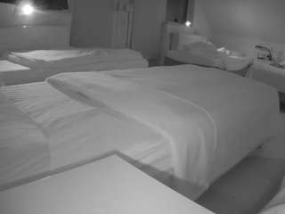 voyeurcam-julmodels-bed-2's CamSoda show and profile