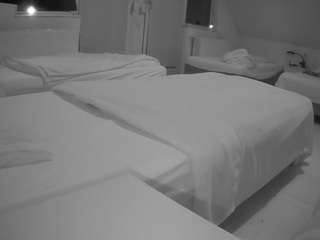 voyeurcam-julmodels-bed-2