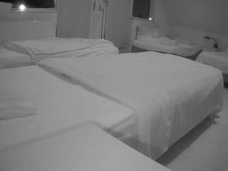 voyeurcam-julmodels-bed-2