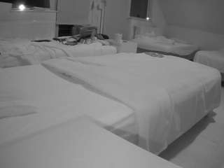 voyeurcam-julmodels-bed-2