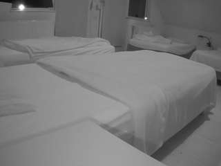 voyeurcam-julmodels-bed-2 webcam