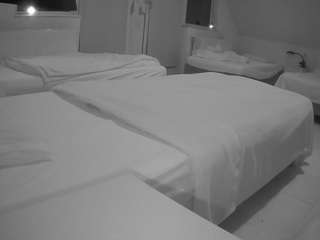voyeurcam-julmodels-bed-2