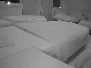 voyeurcam-julmodels-bed-2