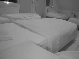 voyeurcam-julmodels-bed-2