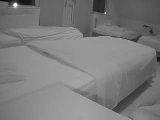 voyeurcam-julmodels-bed-2