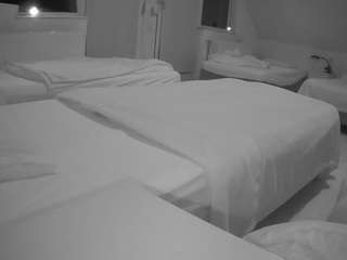 voyeurcam-julmodels-bed-2
