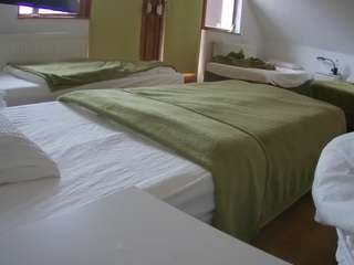 voyeurcam-julmodels-bed-2