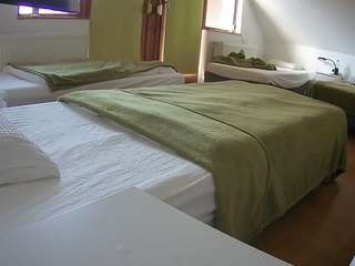 voyeurcam-julmodels-bed-2