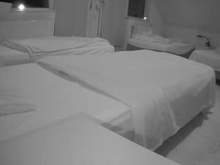 voyeurcam-julmodels-bed-2