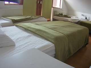 voyeurcam-julmodels-bed-2