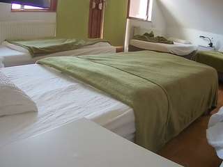 voyeurcam-julmodels-bed-2