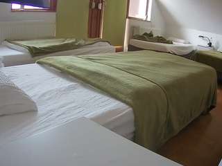 voyeurcam-julmodels-bed-2