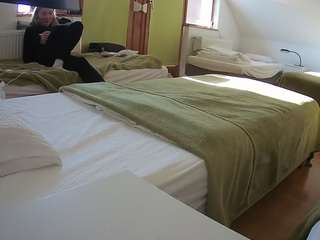 voyeurcam-julmodels-bed-2 webcam