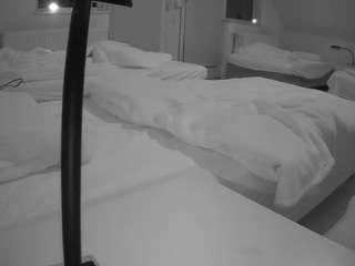 voyeurcam-julmodels-bed-2