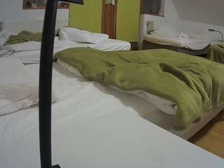 voyeurcam-julmodels-bed-2 webcam