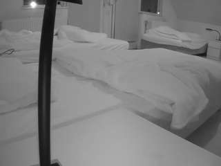 voyeurcam-julmodels-bed-2