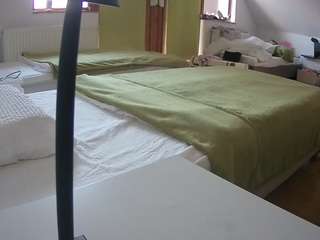 voyeurcam-julmodels-bed-2's CamSoda show and profile