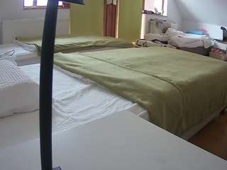 voyeurcam-julmodels-bed-2's CamSoda show and profile