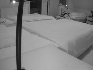 voyeurcam-julmodels-bed-2