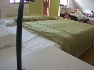 voyeurcam-julmodels-bed-2 webcam