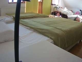 voyeurcam-julmodels-bed-2 webcam