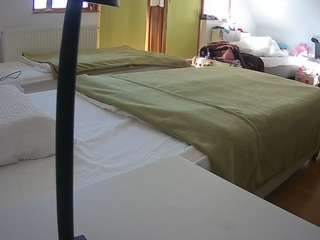 voyeurcam-julmodels-bed-2 Profile Image