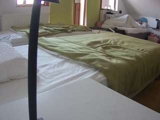 voyeurcam-julmodels-bed-2 webcam