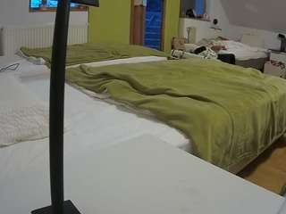 voyeurcam-julmodels-bed-2 webcam