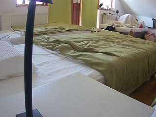 voyeurcam-julmodels-bed-2